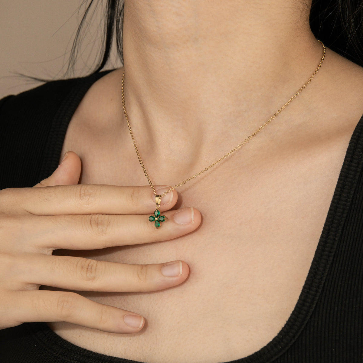 Green Botanical Pendant Necklace – Gold Tone