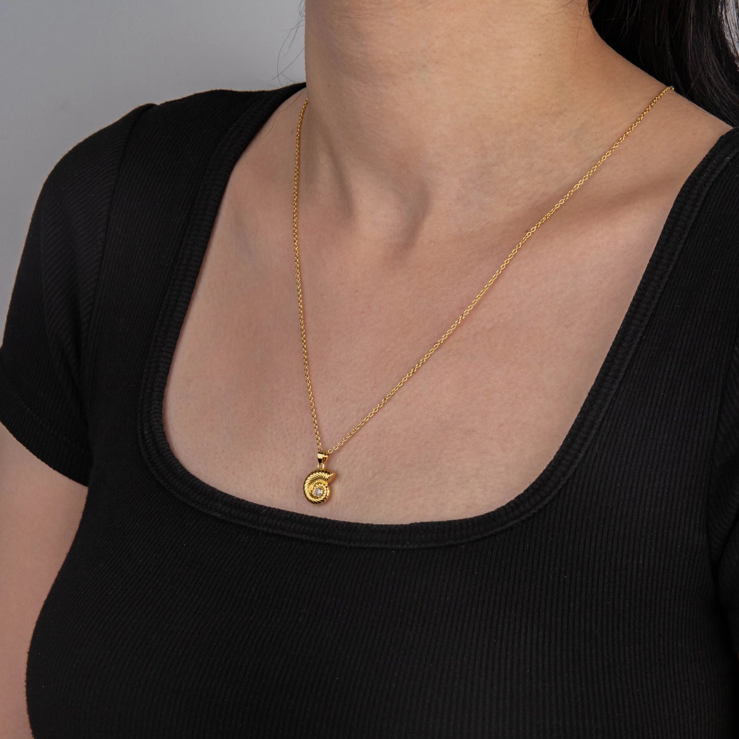 Nautilus Shell Pendant Necklace – Gold Tone