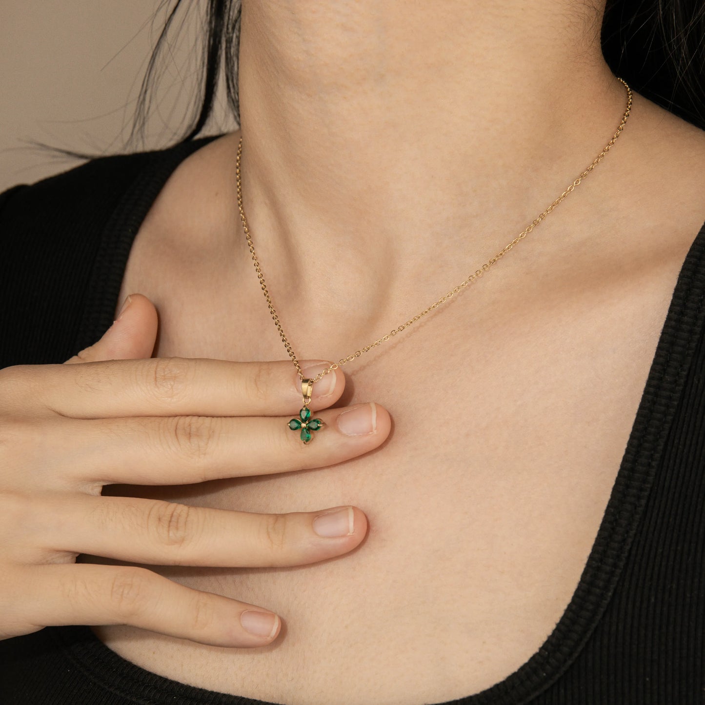 Green Botanical Pendant Necklace – Gold Tone
