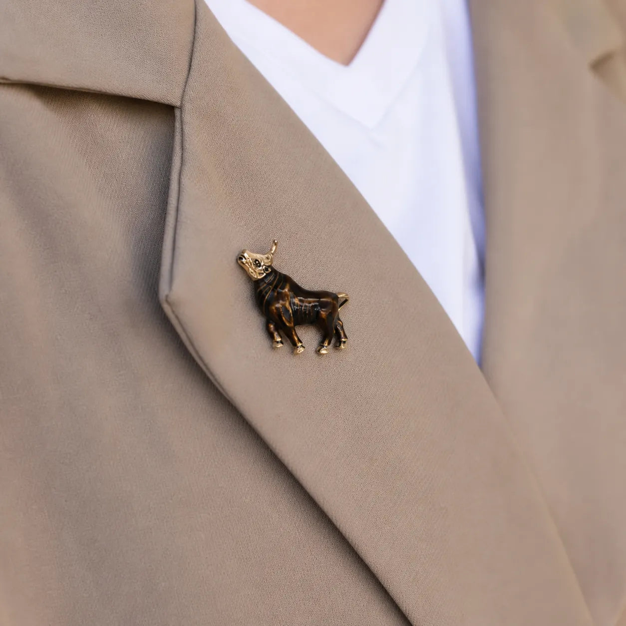 Western Bull Brooch – Antique Gold Tone