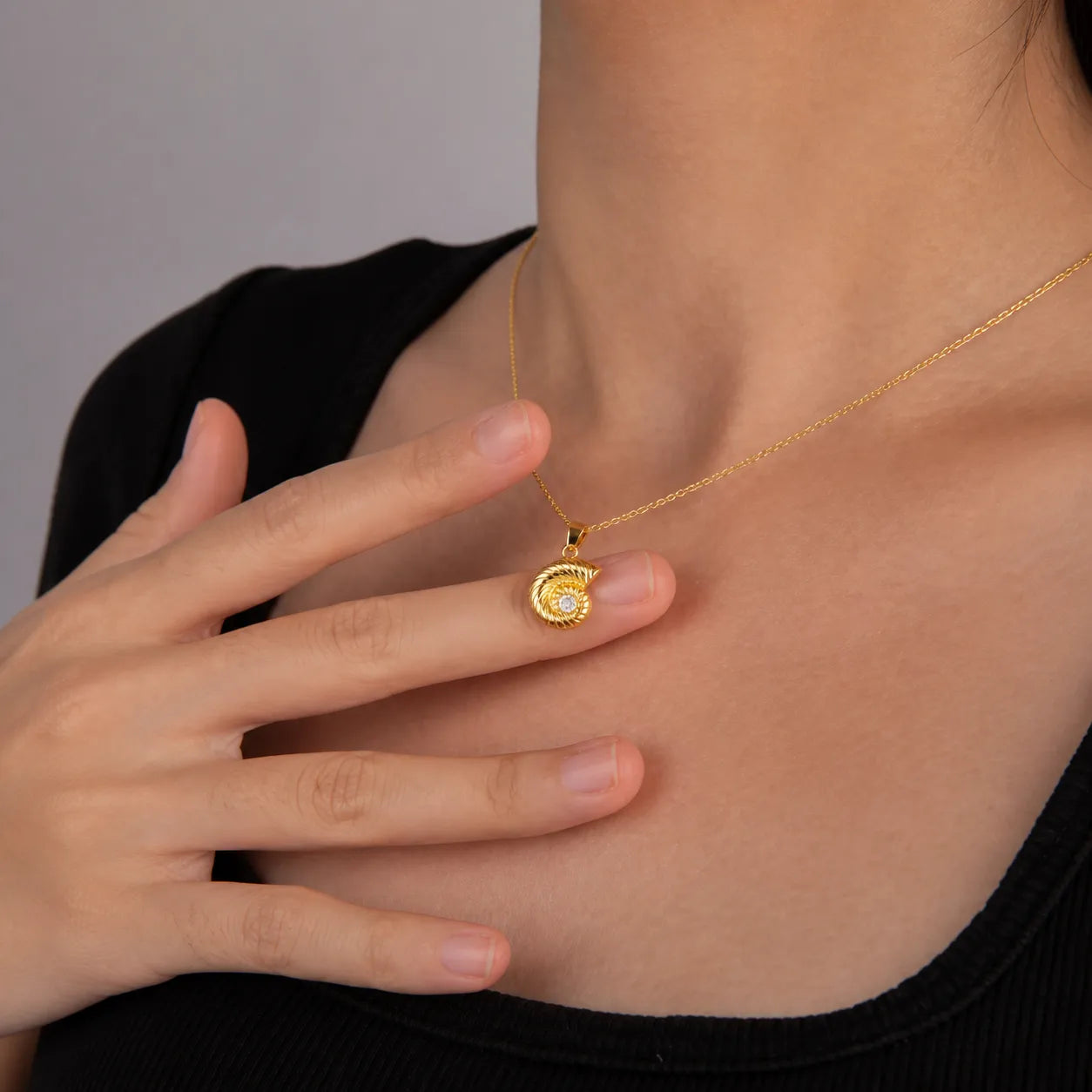 Nautilus Shell Pendant Necklace – Gold Tone